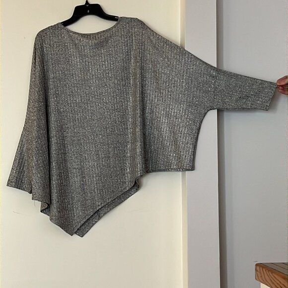 ✨🩶 Vintage Juliette Women’s Gray Asymmetrical Hem Poncho Top | Size L 🩶 - Picture 3 of 14